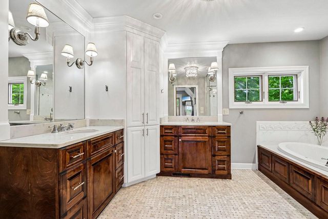 W288N3341 Lost Creek COURT, Pewaukee, WI 53072