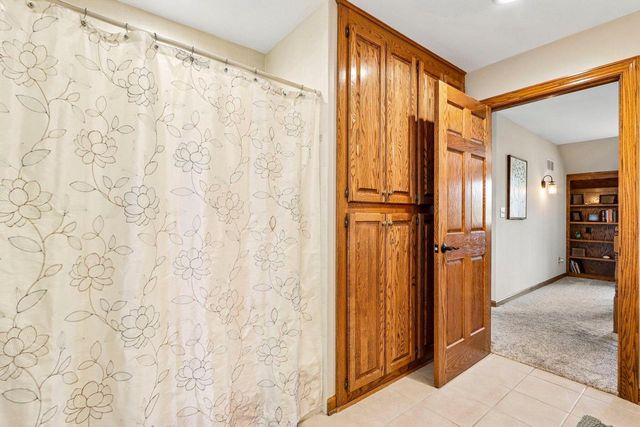 W288N3341 Lost Creek COURT, Pewaukee, WI 53072