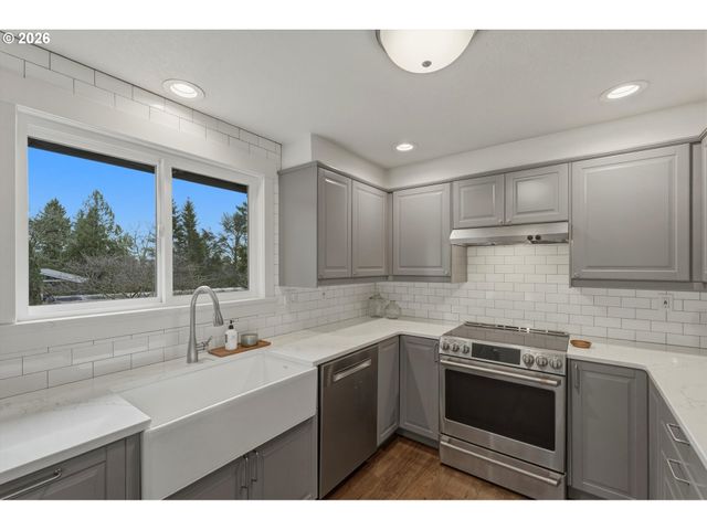 10050 Nw BRADY Ln, Portland, OR 97229