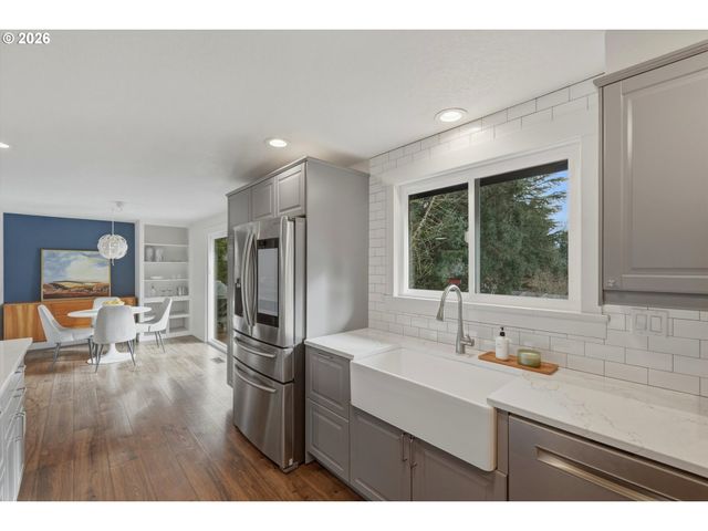 10050 Nw BRADY Ln, Portland, OR 97229