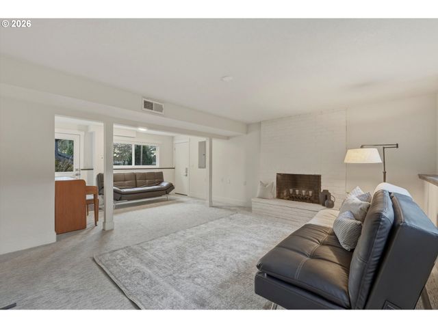 10050 Nw BRADY Ln, Portland, OR 97229