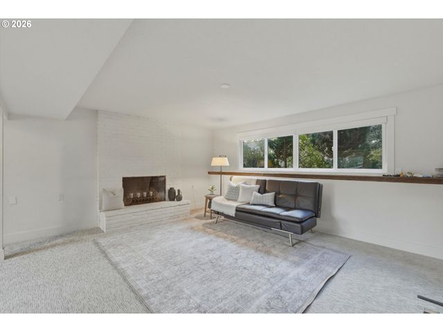 10050 Nw BRADY Ln, Portland, OR 97229