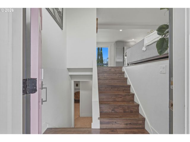 10050 Nw BRADY Ln, Portland, OR 97229