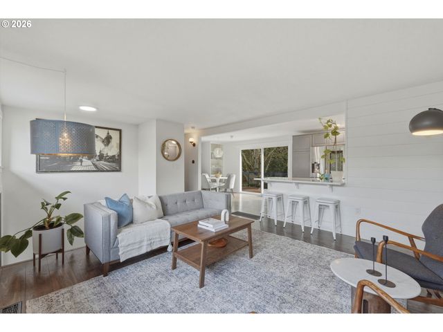 10050 Nw BRADY Ln, Portland, OR 97229