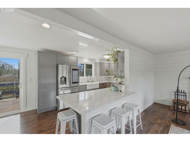 10050 Nw BRADY Ln, Portland, OR 97229