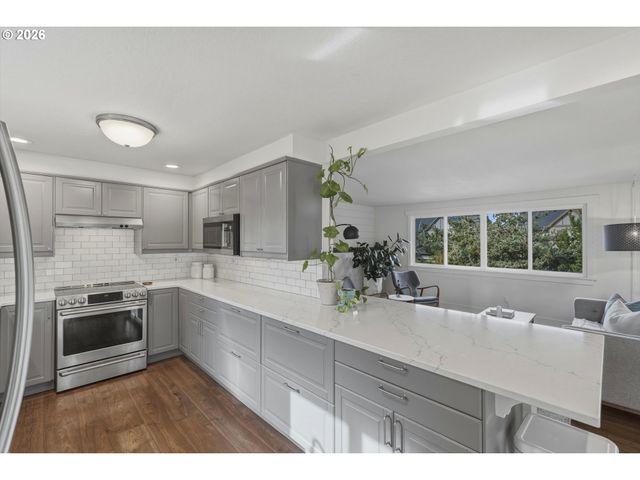 10050 Nw BRADY Ln, Portland, OR 97229