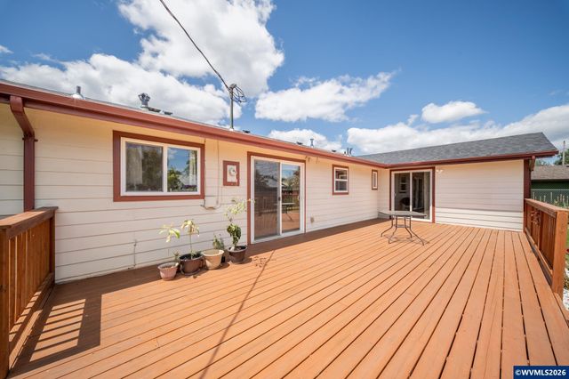 1166 N Douglas Av, Stayton, OR 97383