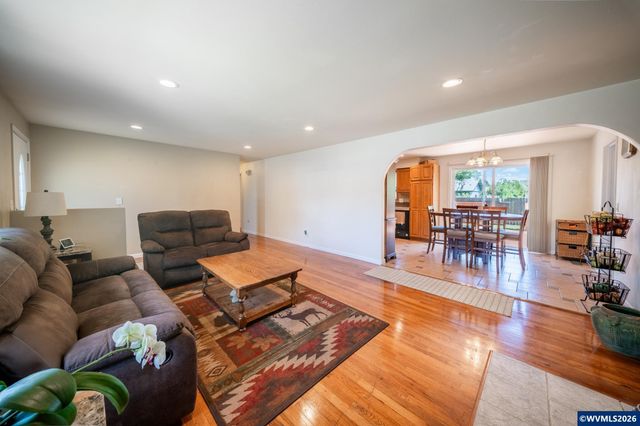 1166 N Douglas Av, Stayton, OR 97383