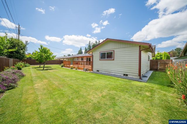 1166 N Douglas Av, Stayton, OR 97383