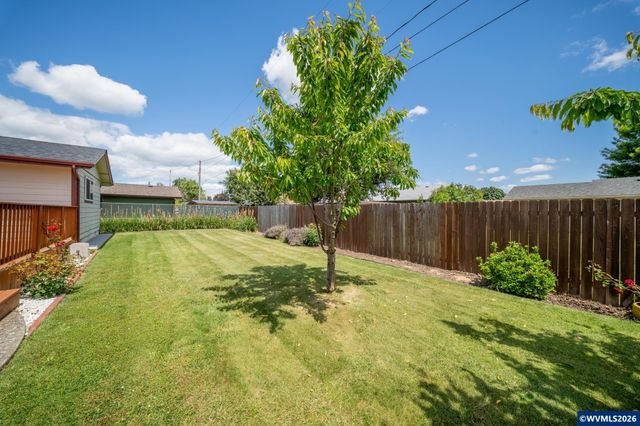 1166 N Douglas Av, Stayton, OR 97383