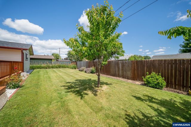 1166 N Douglas Av, Stayton, OR 97383