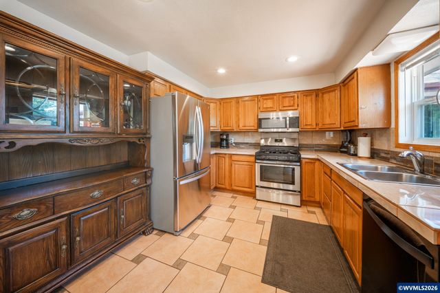 1166 N Douglas Av, Stayton, OR 97383