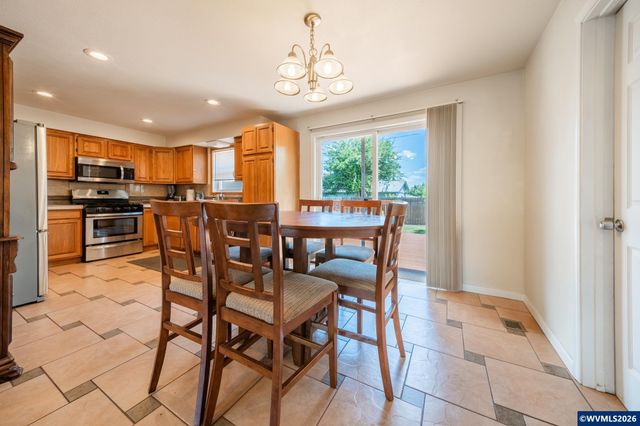 1166 N Douglas Av, Stayton, OR 97383