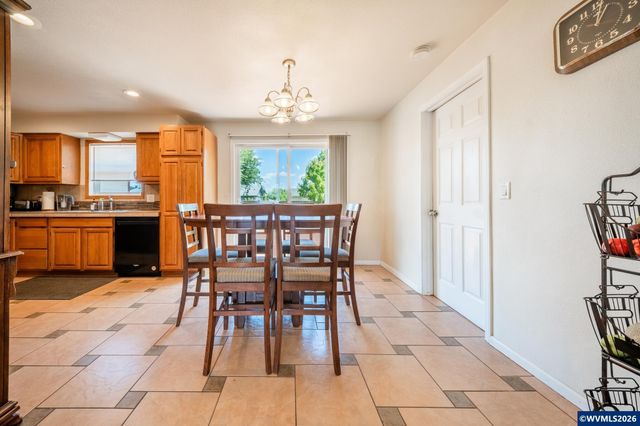 1166 N Douglas Av, Stayton, OR 97383
