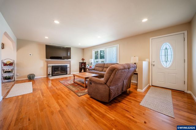 1166 N Douglas Av, Stayton, OR 97383