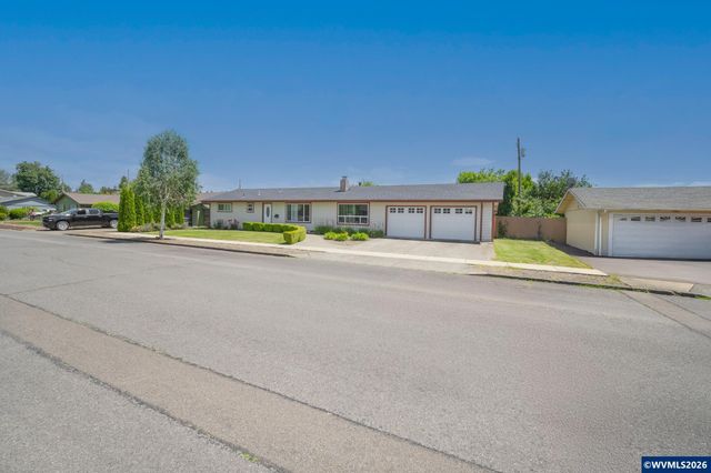 1166 N Douglas Av, Stayton, OR 97383