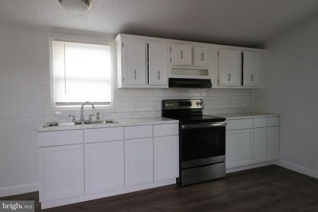 111 SUNFLOWER LN, Middle River, MD 21220