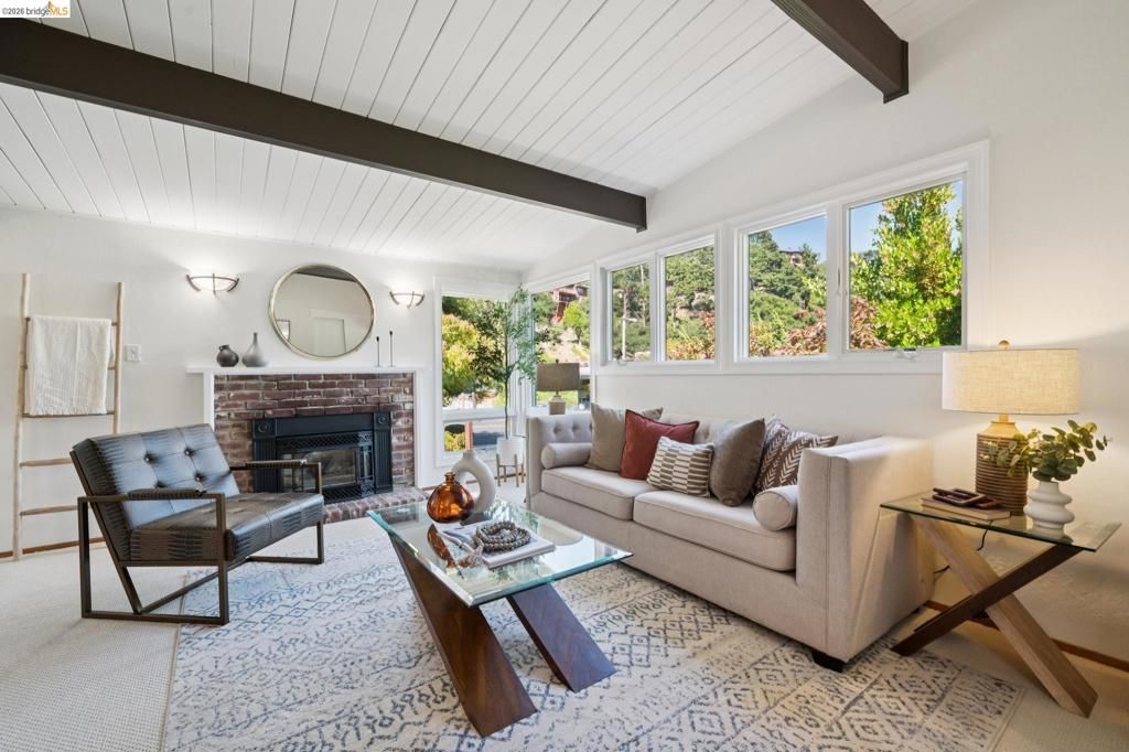 Image 5 of property listing at 7811 Potrero Ave, El Cerrito, CA 94530