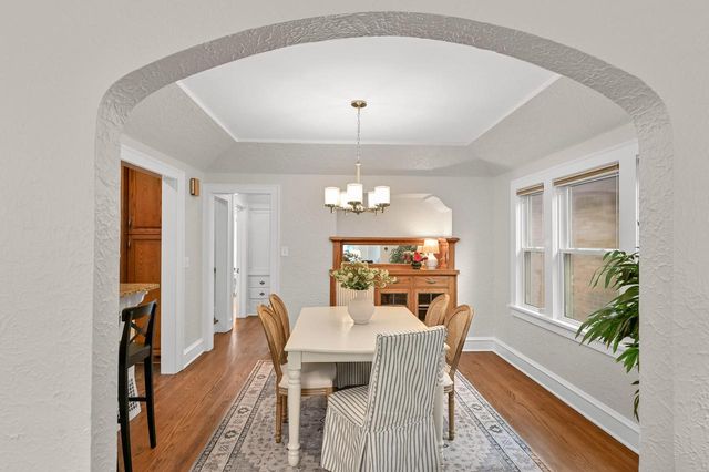 5842 N Bay Ridge AVENUE, Whitefish Bay, WI 53217