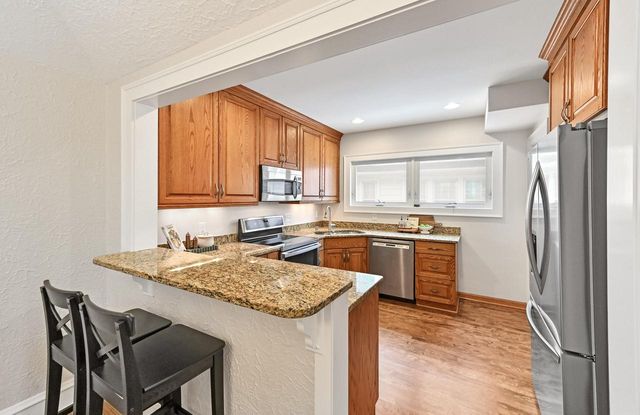 5842 N Bay Ridge AVENUE, Whitefish Bay, WI 53217