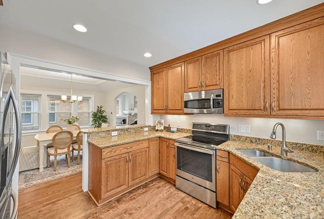 5842 N Bay Ridge AVENUE, Whitefish Bay, WI 53217