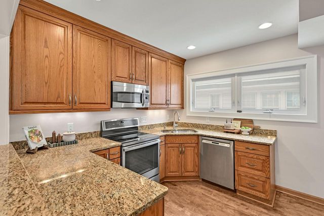 5842 N Bay Ridge AVENUE, Whitefish Bay, WI 53217