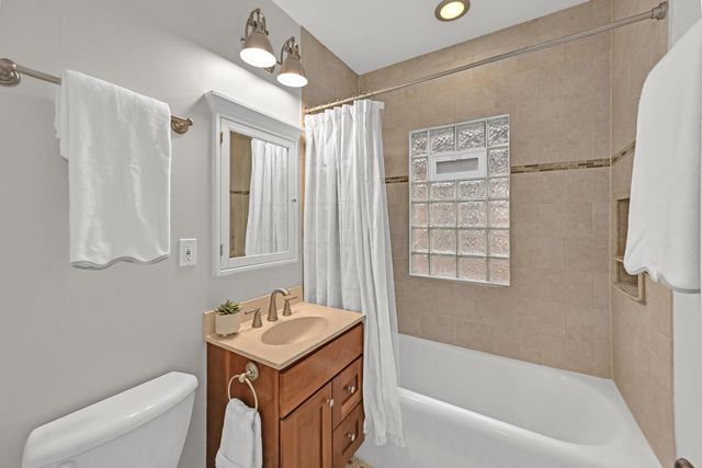 5842 N Bay Ridge AVENUE, Whitefish Bay, WI 53217