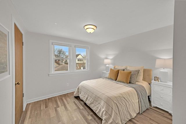 5842 N Bay Ridge AVENUE, Whitefish Bay, WI 53217