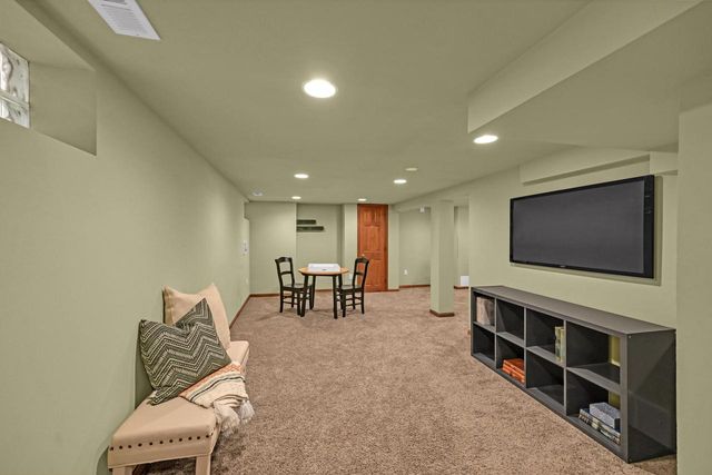 5842 N Bay Ridge AVENUE, Whitefish Bay, WI 53217