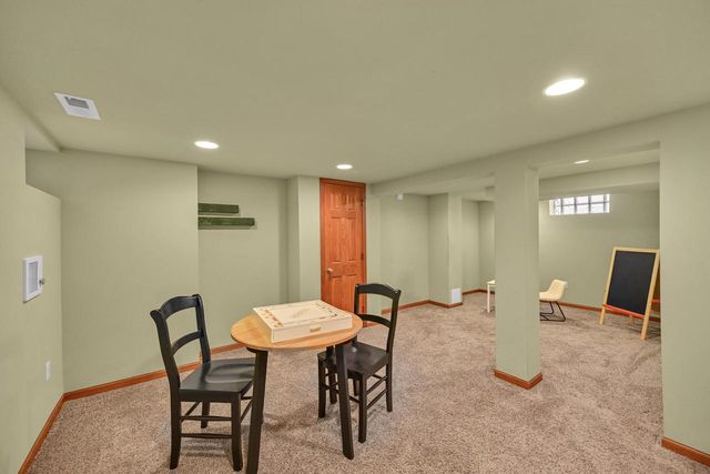 5842 N Bay Ridge AVENUE, Whitefish Bay, WI 53217