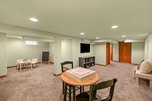 5842 N Bay Ridge AVENUE, Whitefish Bay, WI 53217