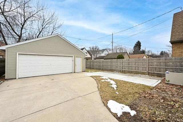 5842 N Bay Ridge AVENUE, Whitefish Bay, WI 53217
