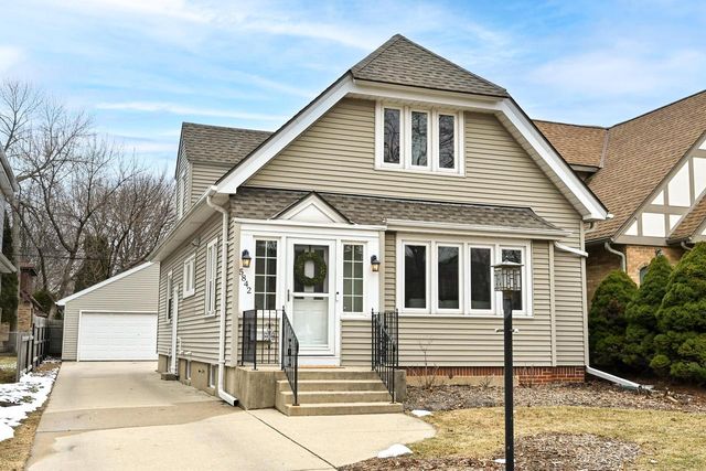 5842 N Bay Ridge AVENUE, Whitefish Bay, WI 53217