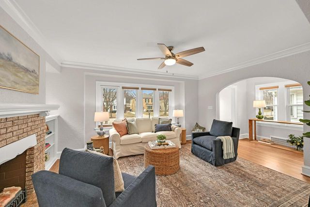 5842 N Bay Ridge AVENUE, Whitefish Bay, WI 53217