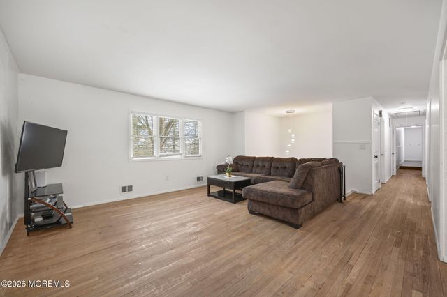 59 Sunnyside Road, Howell, NJ 07731