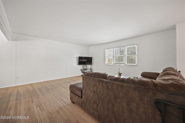 59 Sunnyside Road, Howell, NJ 07731