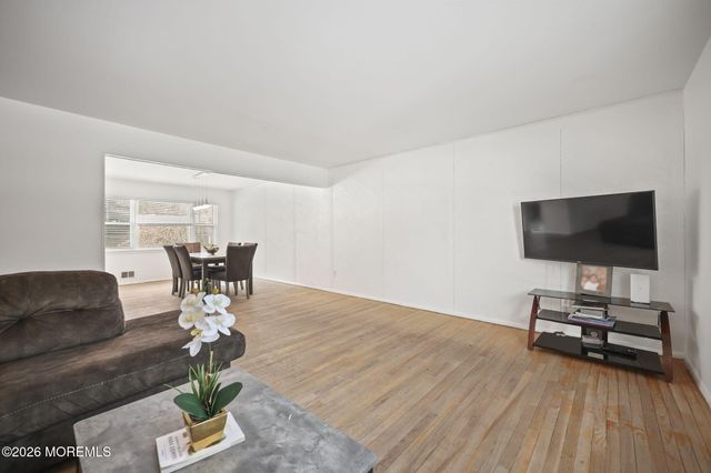 59 Sunnyside Road, Howell, NJ 07731