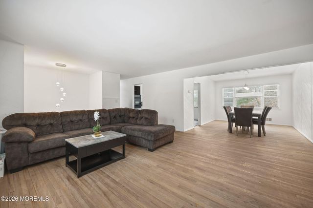 59 Sunnyside Road, Howell, NJ 07731