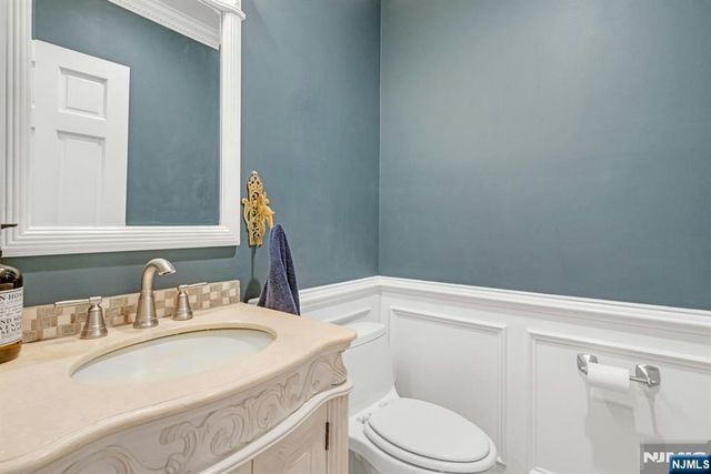 110 Kensington Drive, Fort Lee, NJ 07024
