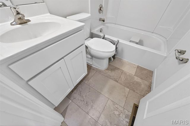 40 Brush Creek Drive, Pacific, MO 63069