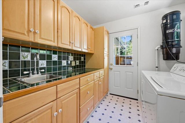 10821 Arrow Point Pl, Grass Valley, CA 95949