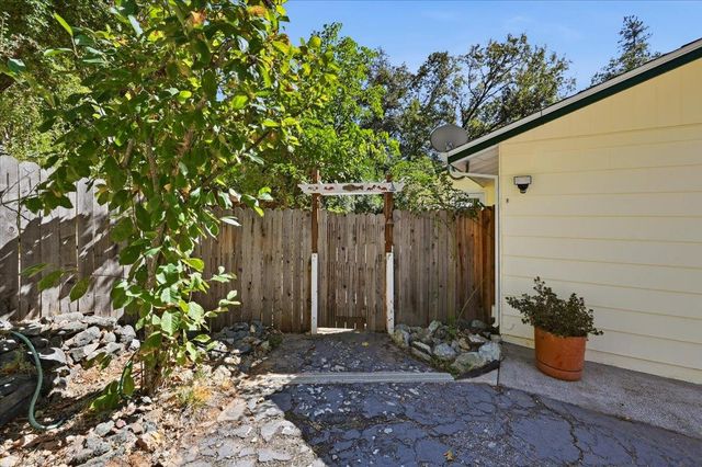 10821 Arrow Point Pl, Grass Valley, CA 95949