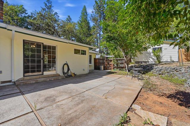 10821 Arrow Point Pl, Grass Valley, CA 95949