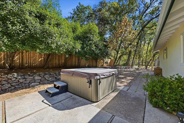 10821 Arrow Point Pl, Grass Valley, CA 95949