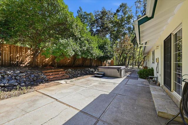 10821 Arrow Point Pl, Grass Valley, CA 95949