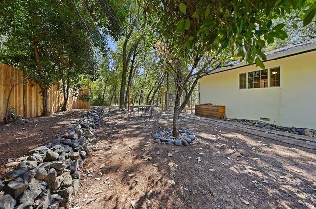 10821 Arrow Point Pl, Grass Valley, CA 95949