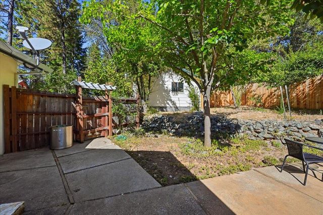 10821 Arrow Point Pl, Grass Valley, CA 95949