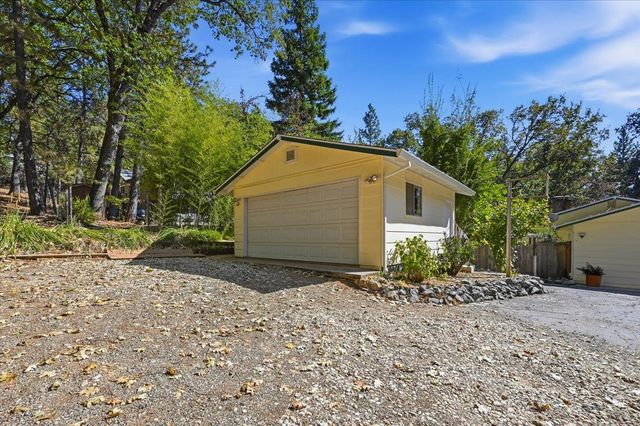 10821 Arrow Point Pl, Grass Valley, CA 95949