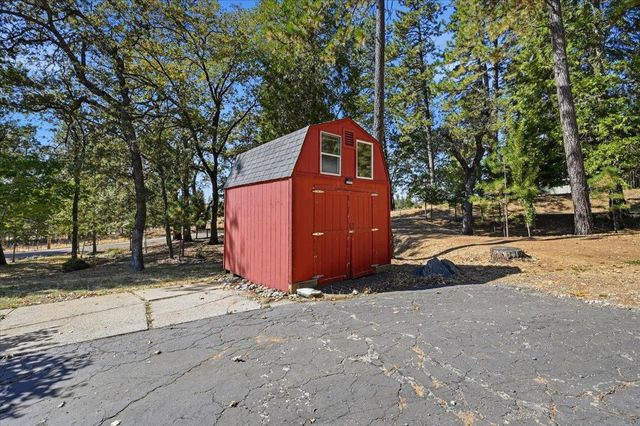 10821 Arrow Point Pl, Grass Valley, CA 95949