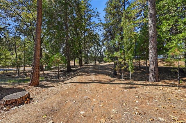 10821 Arrow Point Pl, Grass Valley, CA 95949